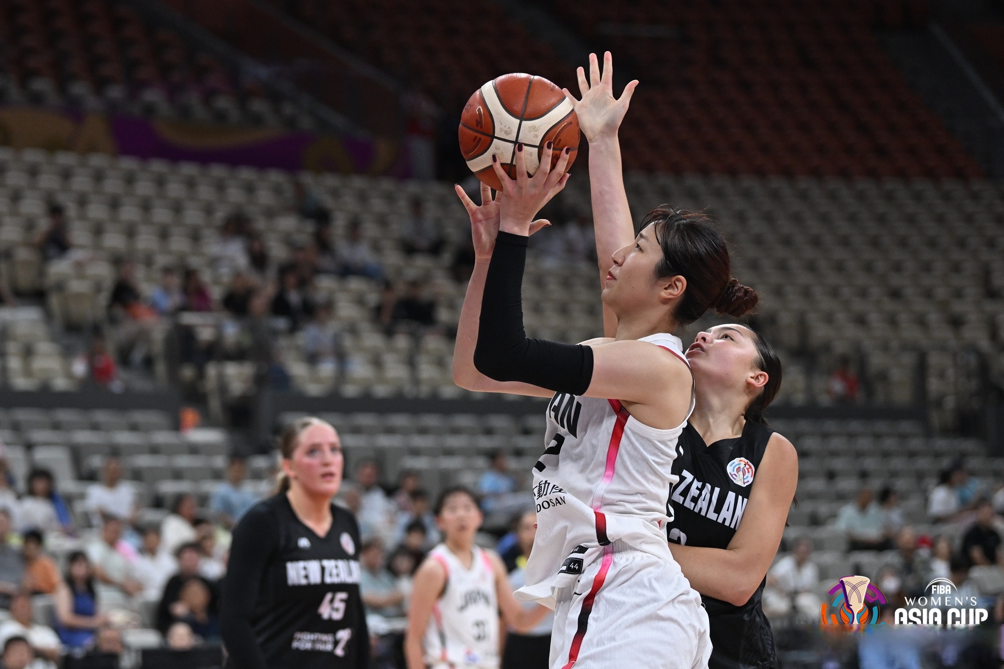 赛前CBA常规赛焦点战，比利亚雷亚尔防线松动，更衣室稳定，轮换策略成焦点的简单介绍