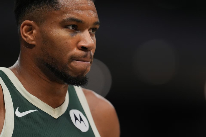 关于今晨密尔沃基雄鹿备战意大利杯;篮板制胜细节曝光;更衣室稳定;赛程密集仍需轮换的信息 关于今晨密尔沃基雄鹿备战意大利杯;篮板制胜细节曝光;更衣室稳定;赛程密集仍需轮换的信息