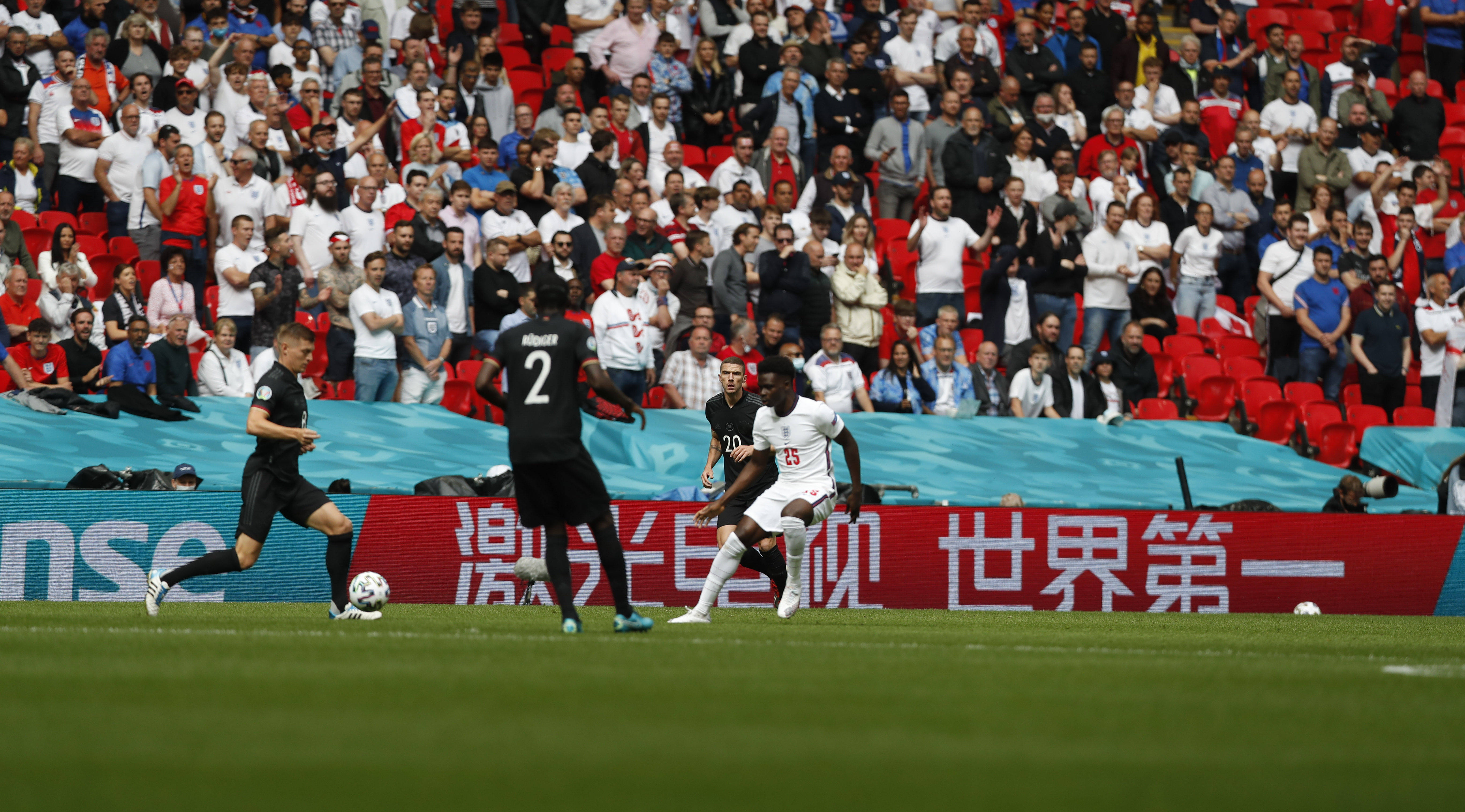 包含冲刺阶段体能课后，新疆广汇主帅复盘备战荷甲，话题不断，更衣室氛围转暖的词条-开云体育